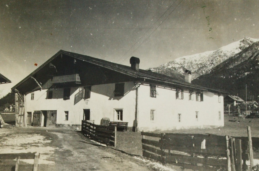 In diesem Haus in Seefeld kommt Balthasar Neuner 1804 auf die Welt - cà 150 Jahre vor Entstehung dieser historischen Aufnahme. Heute steht hier das Hotel "Elite"